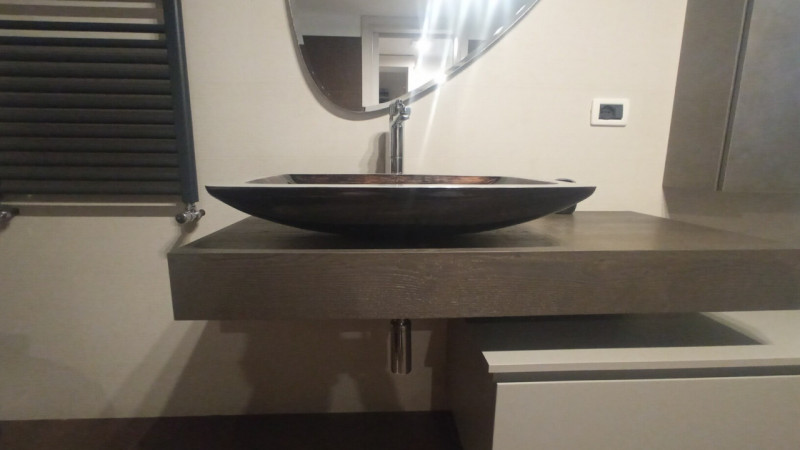 Montegrotto Terme, in quartiere residenziale e comodo ai servizi, proponiamo in vendita un' elega...