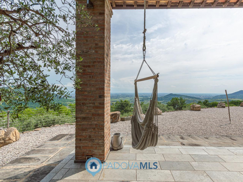 Immobile in esclusiva al Gruppo Padova MLS

Arquà Petrarca – Immerso nel verde e affacciato su un...