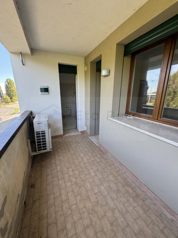 Ubicato in quartiere residenziale e tranquillo, comodo al centro cittadino, proponiamo in vendita...