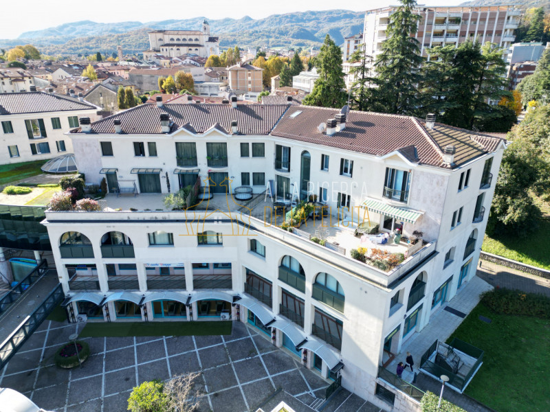 SCHIO - Centro: in zona centrale comoda a tutti i servizi, APPARTAMENTO BICAMERE dalle eleganti f...