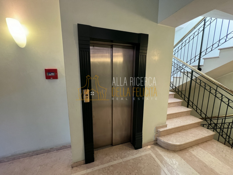 SCHIO - Centro: in zona centrale comoda a tutti i servizi, APPARTAMENTO BICAMERE dalle eleganti f...