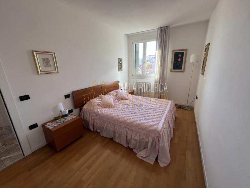 SCHIO - Centro: in zona centrale comoda a tutti i servizi, APPARTAMENTO BICAMERE dalle eleganti f...