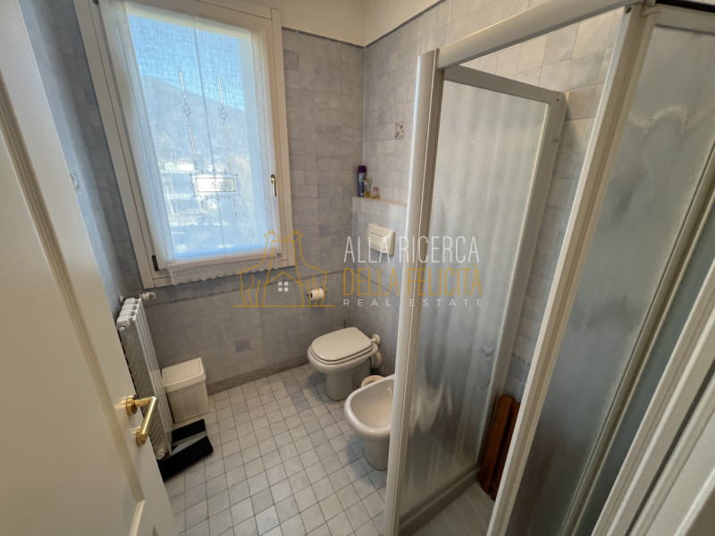 SCHIO - Centro: in zona centrale comoda a tutti i servizi, APPARTAMENTO BICAMERE dalle eleganti f...