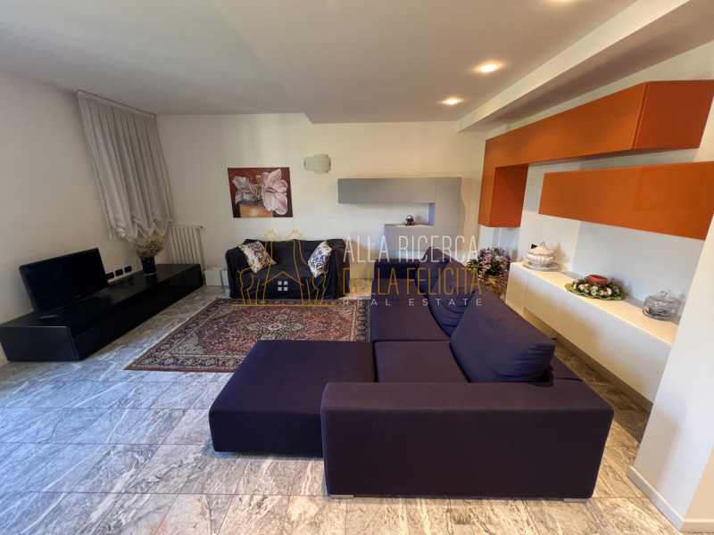 SCHIO - Centro: in zona centrale comoda a tutti i servizi, APPARTAMENTO BICAMERE dalle eleganti f...