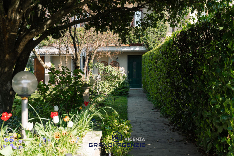 OSPEDALETTO. 
In una posizione tranquilla, al riparo dal traffico e alla fine di una strada chius...