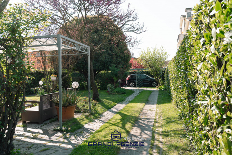 OSPEDALETTO. 
In una posizione tranquilla, al riparo dal traffico e alla fine di una strada chius...