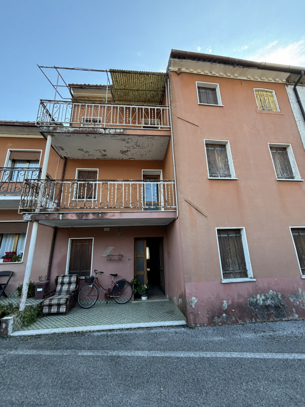 Situata nel cuore di Sarmede, questa casa singola rappresenta un’interessante opportunità per chi...