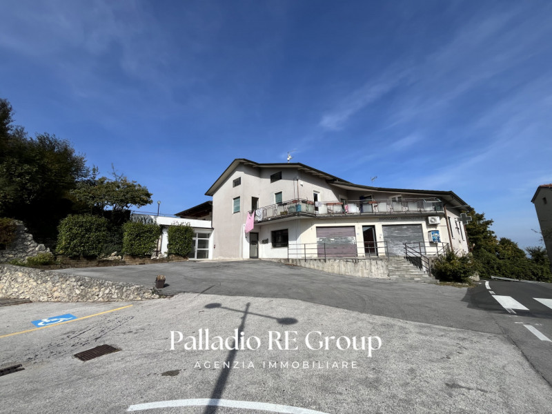 Nel cuore della località San Gottardo, proponiamo un'interessante soluzione immobiliare ideale pe...