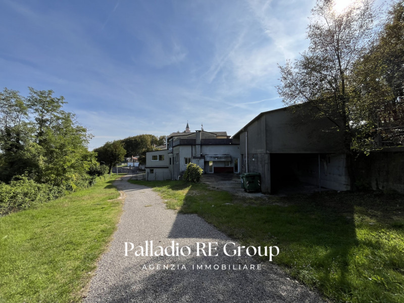 Nel cuore della località San Gottardo, proponiamo un'interessante soluzione immobiliare ideale pe...