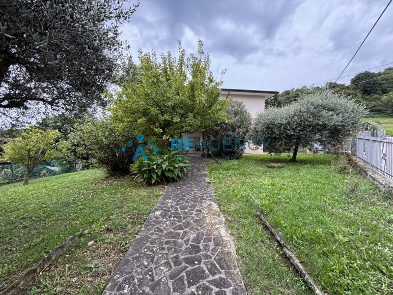 La tua nuova vita inizia a Gambugliano!

Scopri questa splendida casa singola con giardino privat...