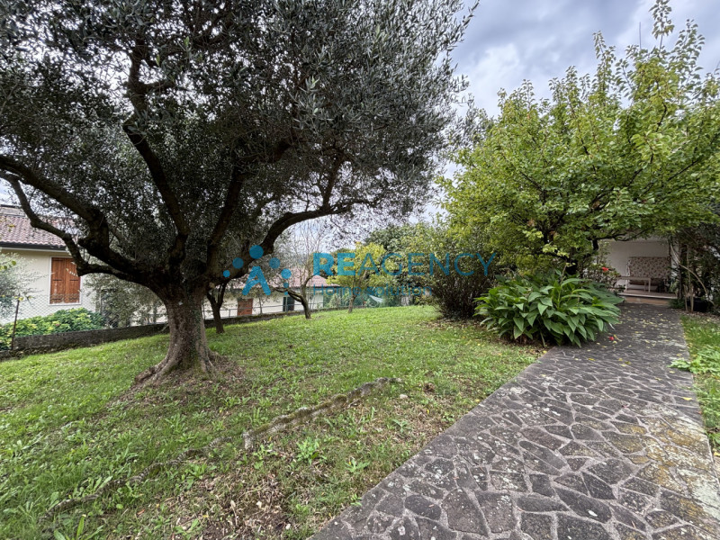 La tua nuova vita inizia a Gambugliano!

Scopri questa splendida casa singola con giardino privat...