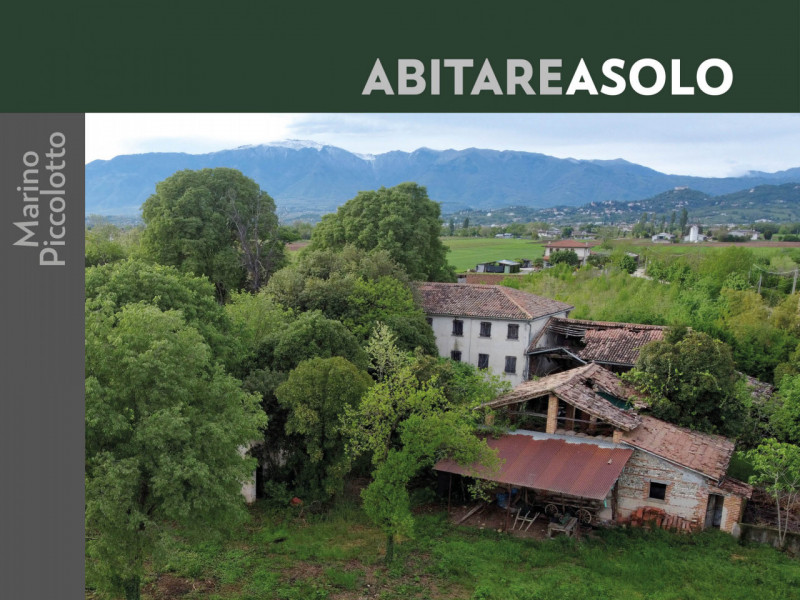 Rif. V5383 - Altivole, località San Vito, affascinante rustico di generose dimensioni completamen...