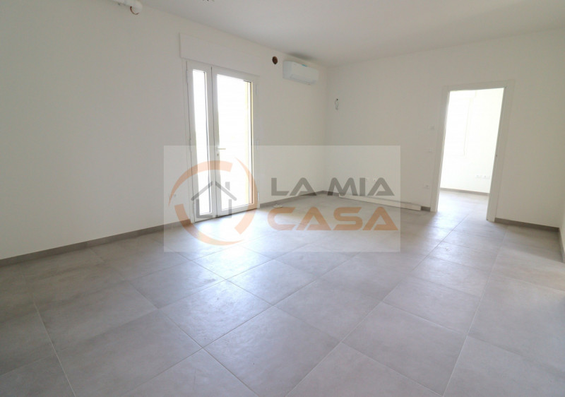 CAMPOLONGO: appartamento trilocale completamente ristrutturato situato nel comune di Campolongo M...