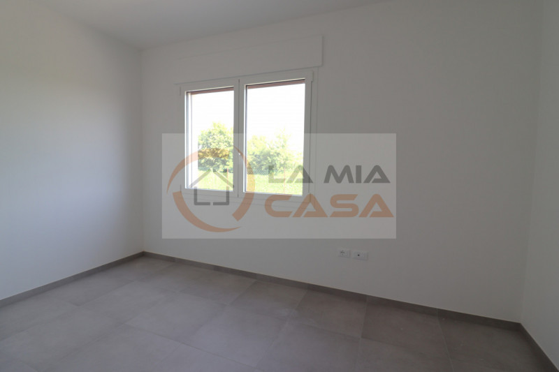 CAMPOLONGO: appartamento trilocale completamente ristrutturato situato nel comune di Campolongo M...