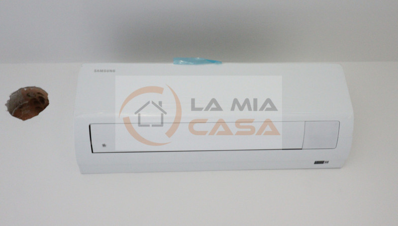 CAMPOLONGO: appartamento trilocale completamente ristrutturato situato nel comune di Campolongo M...