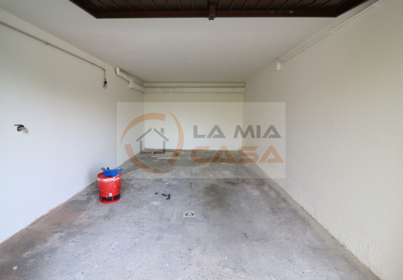 CAMPOLONGO: appartamento trilocale completamente ristrutturato situato nel comune di Campolongo M...