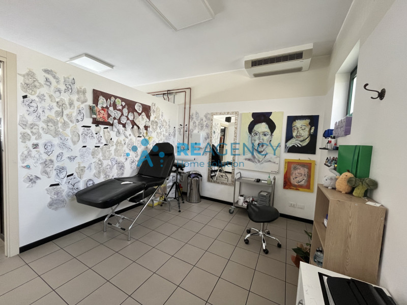 Sei alla ricerca di un immobile commerciale per la tua attività? Proponiamo in affitto una soluzi...