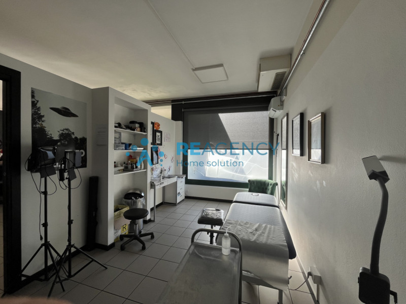 Sei alla ricerca di un immobile commerciale per la tua attività? Proponiamo in affitto una soluzi...