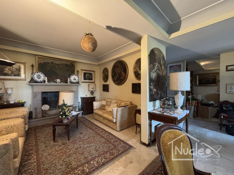 Si propone in vendita in zona comoda ai servizi e alle principali arterie di comunicazione, casa ...