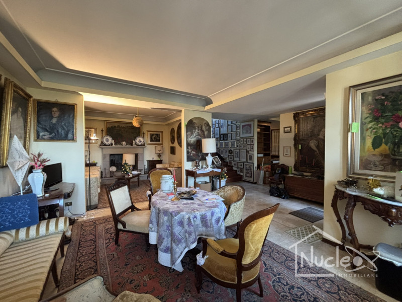 Si propone in vendita in zona comoda ai servizi e alle principali arterie di comunicazione, casa ...