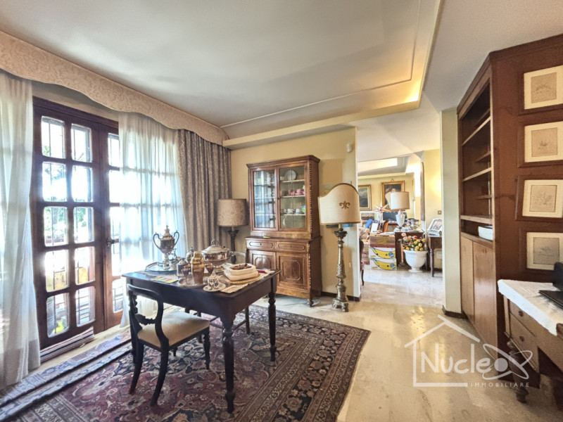 Si propone in vendita in zona comoda ai servizi e alle principali arterie di comunicazione, casa ...