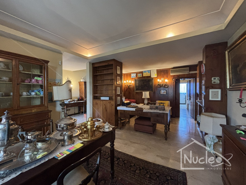 Si propone in vendita in zona comoda ai servizi e alle principali arterie di comunicazione, casa ...