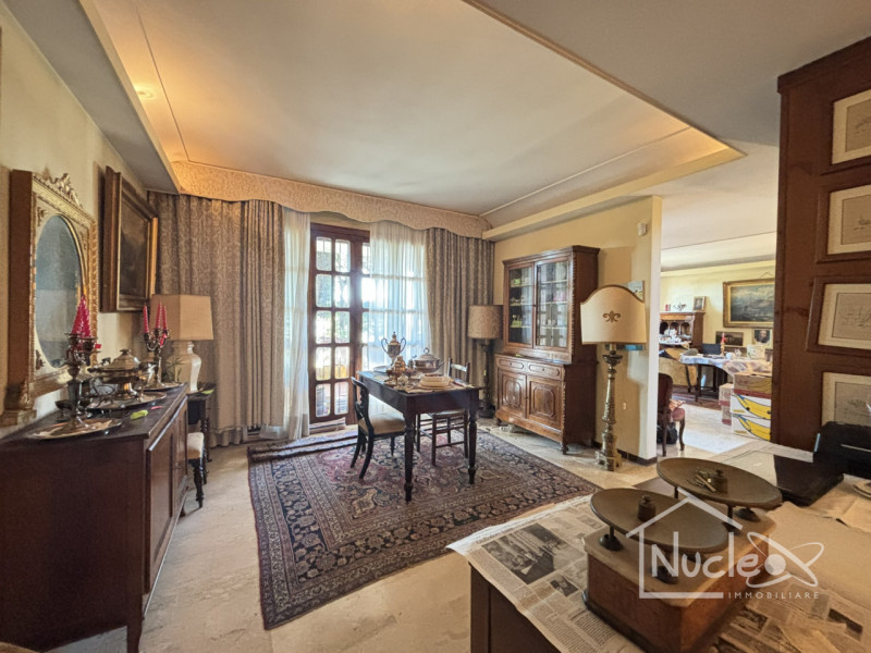 Si propone in vendita in zona comoda ai servizi e alle principali arterie di comunicazione, casa ...