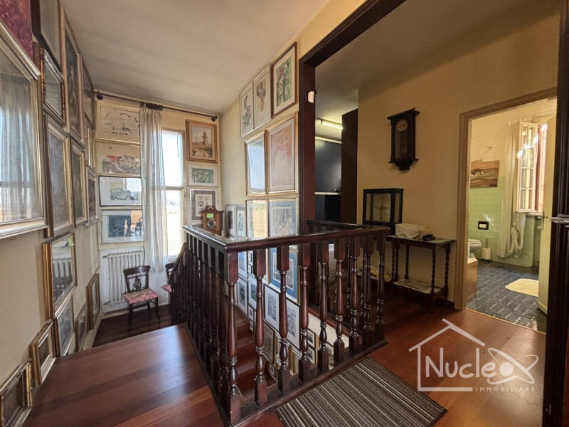 Si propone in vendita in zona comoda ai servizi e alle principali arterie di comunicazione, casa ...