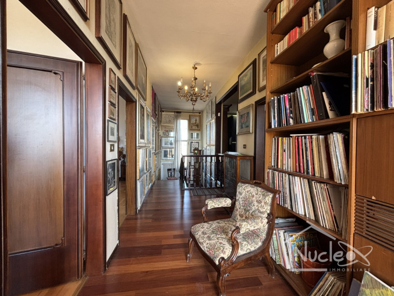 Si propone in vendita in zona comoda ai servizi e alle principali arterie di comunicazione, casa ...