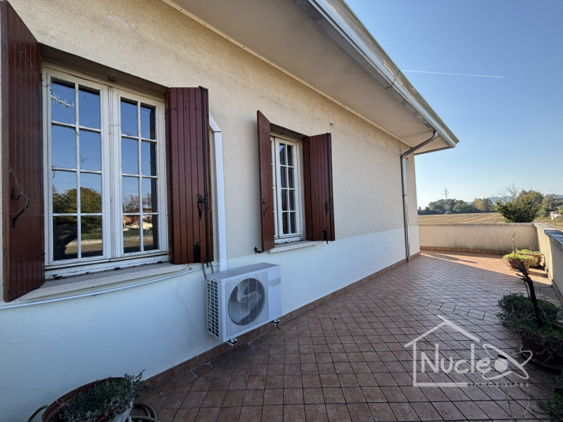 Si propone in vendita in zona comoda ai servizi e alle principali arterie di comunicazione, casa ...