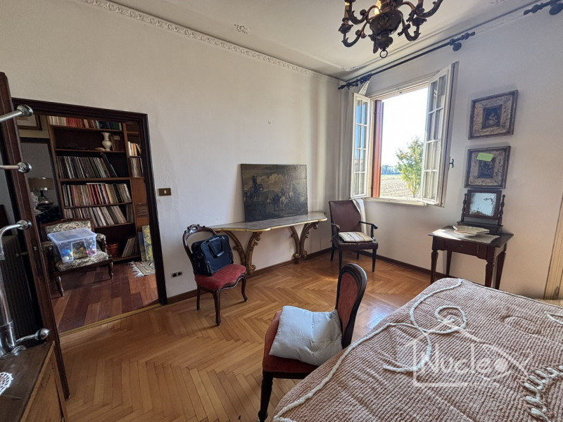 Si propone in vendita in zona comoda ai servizi e alle principali arterie di comunicazione, casa ...