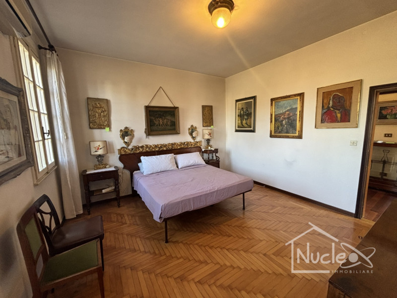 Si propone in vendita in zona comoda ai servizi e alle principali arterie di comunicazione, casa ...