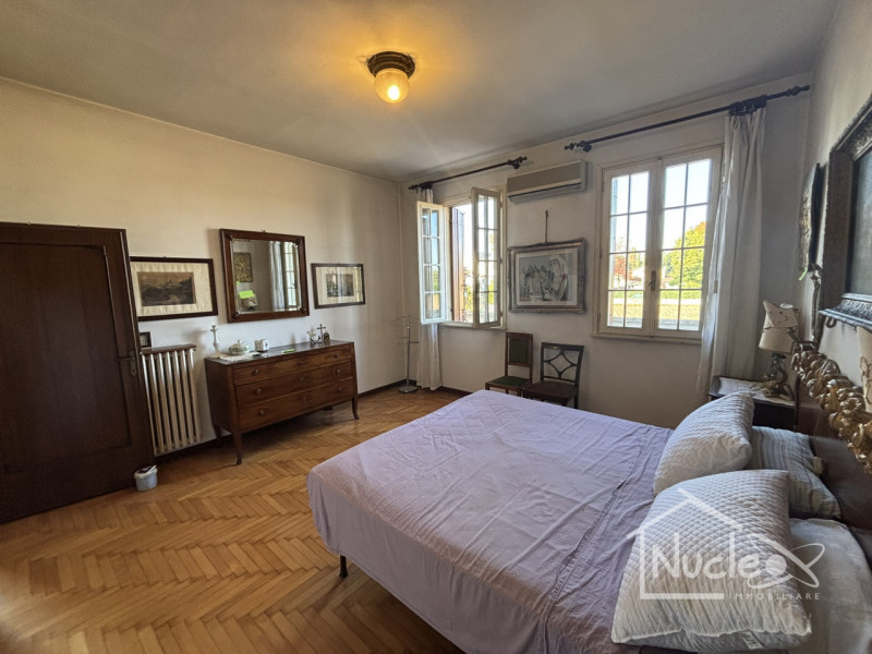 Si propone in vendita in zona comoda ai servizi e alle principali arterie di comunicazione, casa ...