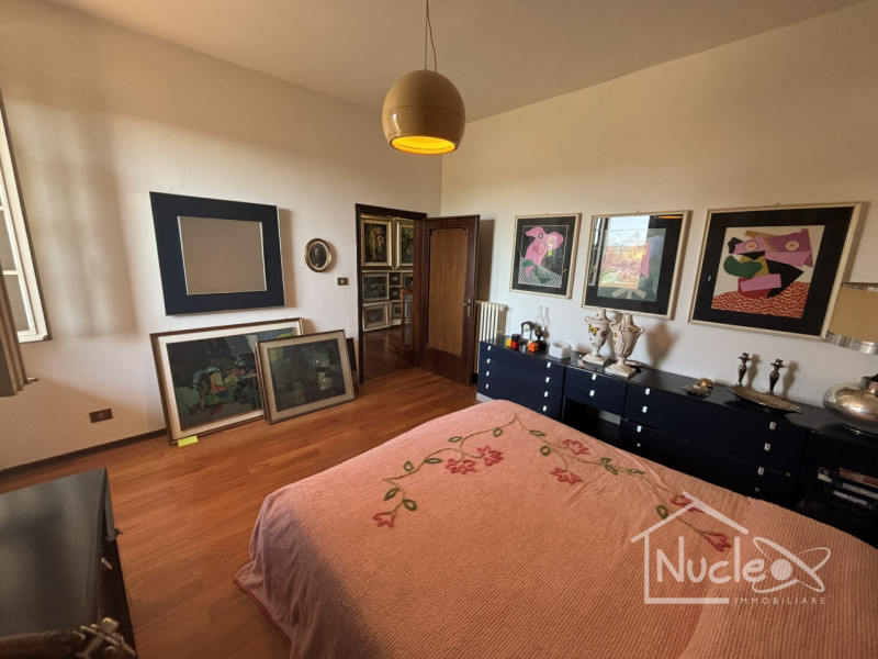 Si propone in vendita in zona comoda ai servizi e alle principali arterie di comunicazione, casa ...