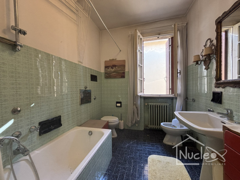 Si propone in vendita in zona comoda ai servizi e alle principali arterie di comunicazione, casa ...