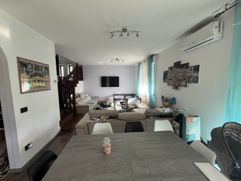 RIF:OM38 MESTRINO ZONA CENTRALE Proponiamo in vendita casa singola di ampia metratura con giardin...