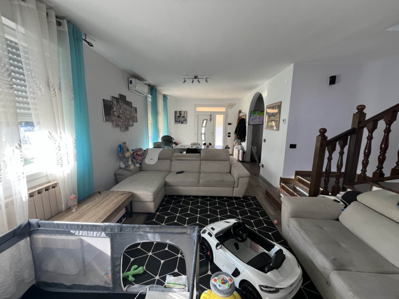 RIF:OM38 MESTRINO ZONA CENTRALE Proponiamo in vendita casa singola di ampia metratura con giardin...