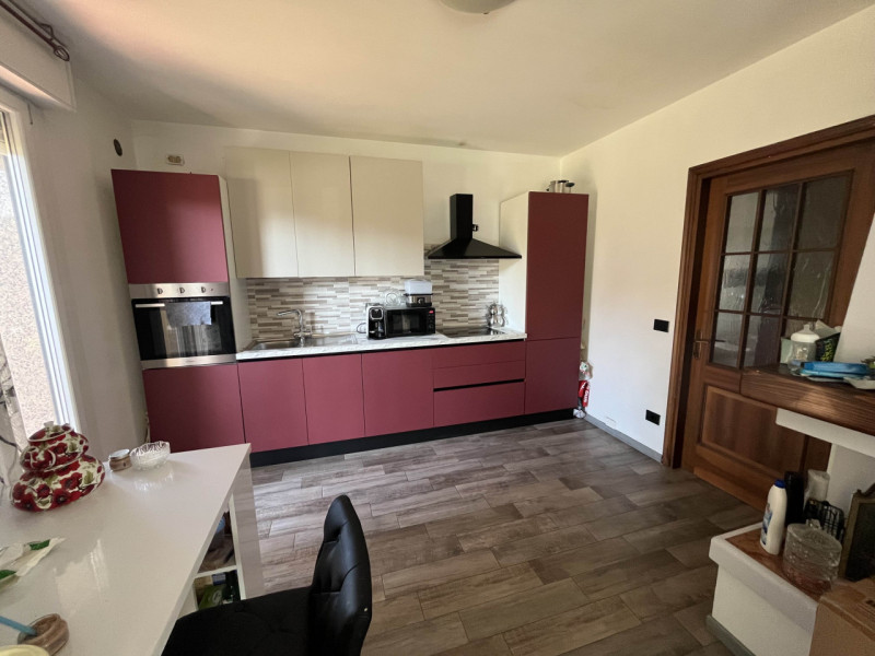 RIF:OM38 MESTRINO ZONA CENTRALE Proponiamo in vendita casa singola di ampia metratura con giardin...