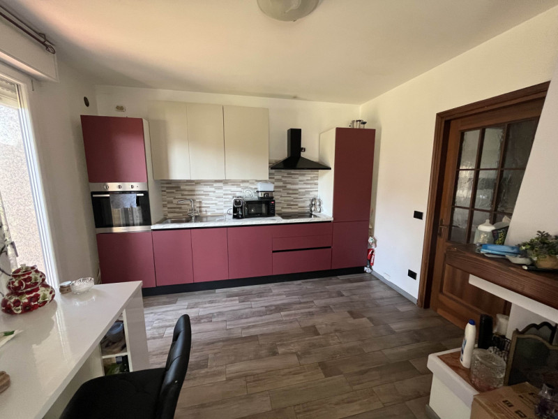 RIF:OM38 MESTRINO ZONA CENTRALE Proponiamo in vendita casa singola di ampia metratura con giardin...