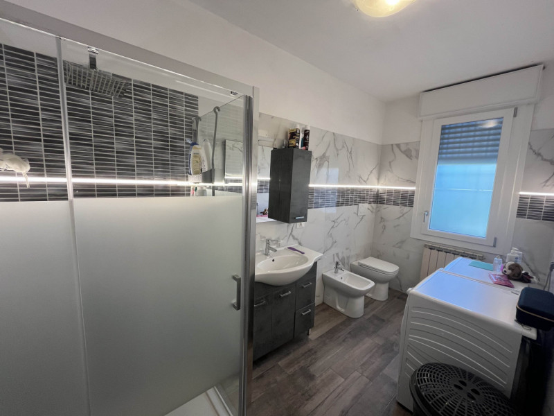 RIF:OM38 MESTRINO ZONA CENTRALE Proponiamo in vendita casa singola di ampia metratura con giardin...