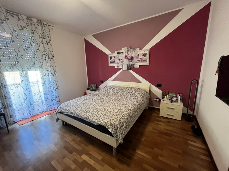 RIF:OM38 MESTRINO ZONA CENTRALE Proponiamo in vendita casa singola di ampia metratura con giardin...