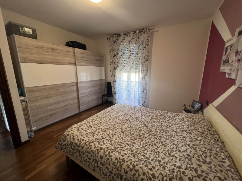 RIF:OM38 MESTRINO ZONA CENTRALE Proponiamo in vendita casa singola di ampia metratura con giardin...