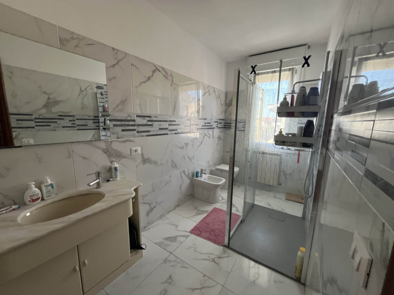 RIF:OM38 MESTRINO ZONA CENTRALE Proponiamo in vendita casa singola di ampia metratura con giardin...