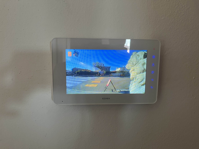 RIF:OM38 MESTRINO ZONA CENTRALE Proponiamo in vendita casa singola di ampia metratura con giardin...