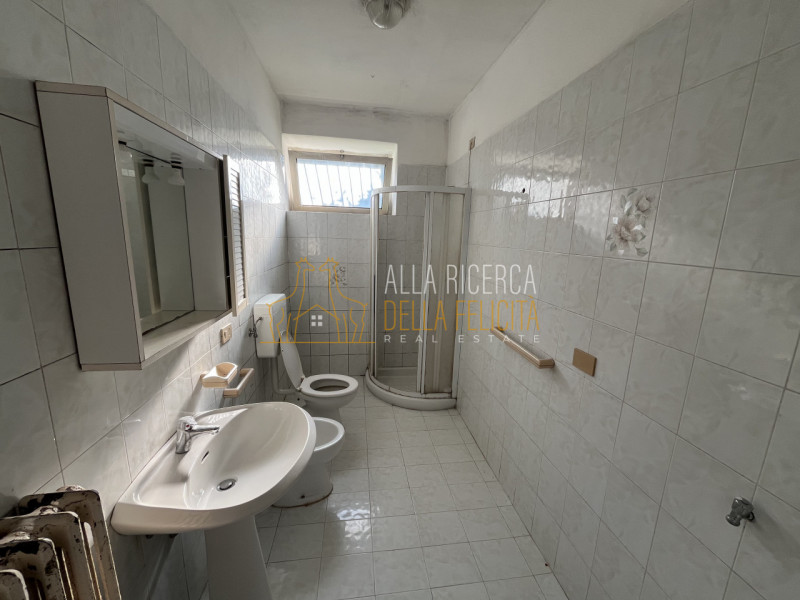 SCHIO - Resecco: In zona residenziale comoda al centro città, APPARTAMENTO BICAMERE al piano terr...