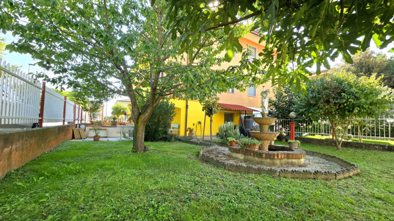 Rif. BE121 - Ad Este, in quartiere tranquillo a pochi minuti dal centro di Este, proponiamo in ve...