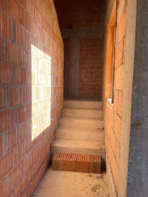 Tra le varie soluzioni presenti nel mercato, oggi vi proponiamo un'abitazione unica nel suo gener...