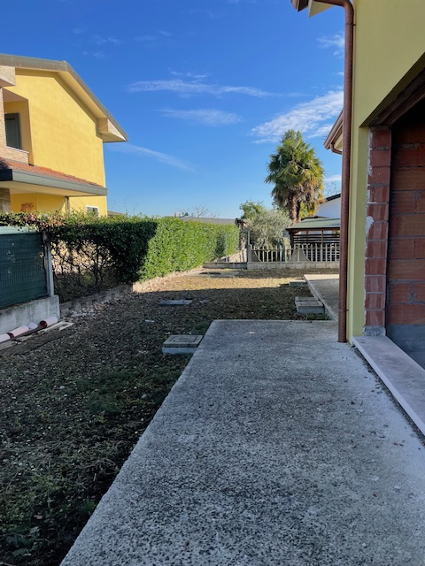 Tra le varie soluzioni presenti nel mercato, oggi vi proponiamo un'abitazione unica nel suo gener...