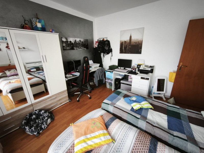 Proponiamo in vendita una splendida porzione centrale di casa a schiera situata nella ricercata z...