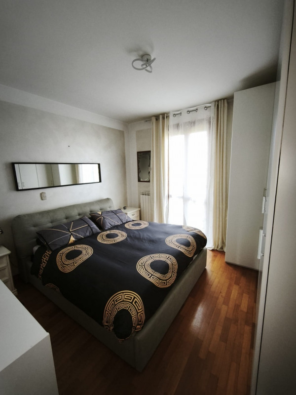 Proponiamo in vendita una splendida porzione centrale di casa a schiera situata nella ricercata z...